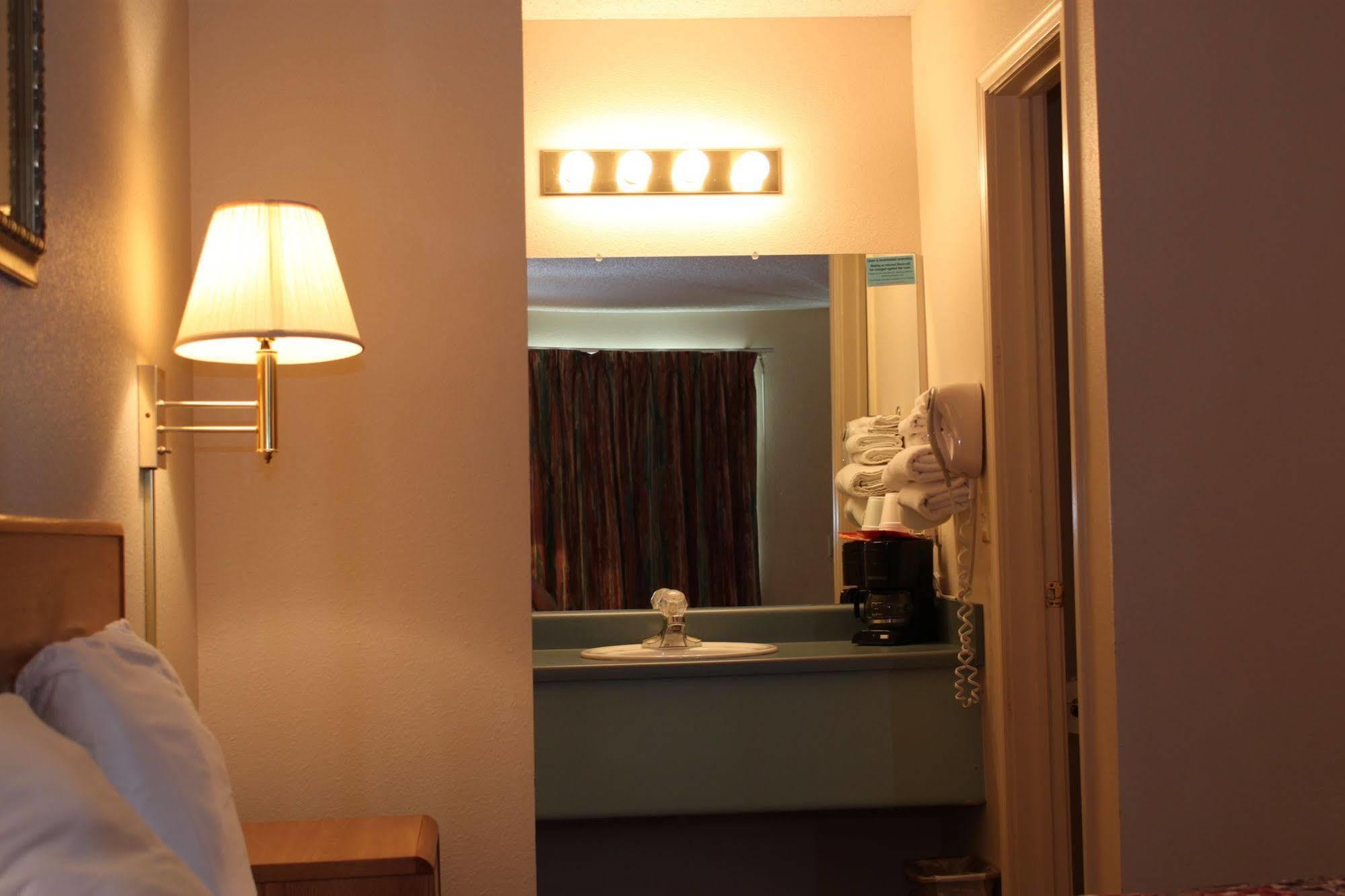 Regency Inn Юрика-Спрінгс Екстер'єр фото